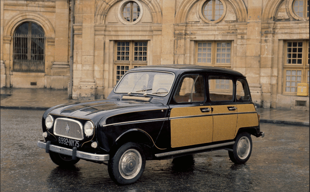 Renault 4 Parisienne con paneles de mimbre